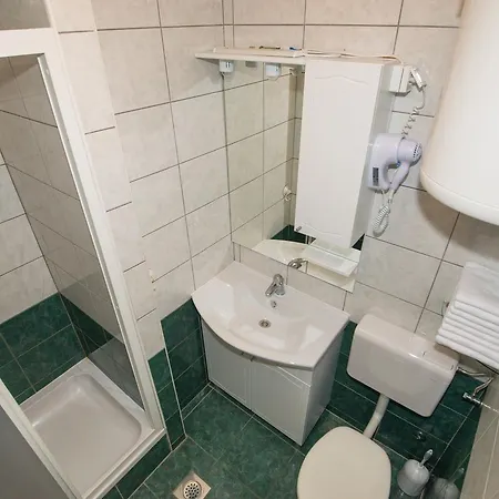 Vjeko * Μακάρσκα